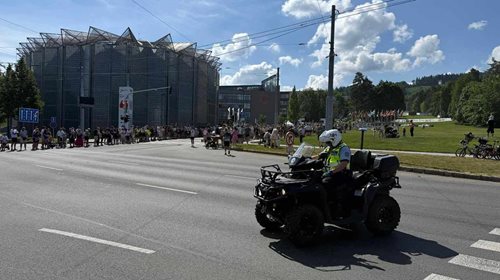  Téměř dva tisíce běžců v ulicích Zlína. Policisté dohlížejí na bezpečný průběh půlmaratonu