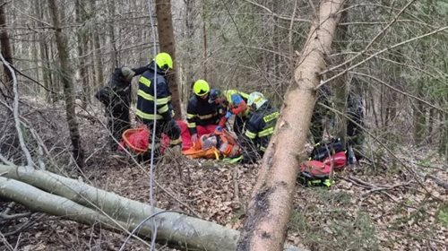 Pád v nepřístupném terénu spustil náročnou záchranu