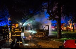 Noční požár dodávky v Brandýse nad Labem