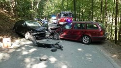 Čelní střet dvou osobních vozidel v Záchlumí na Orlickoústecku