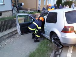 Vozidlo havarovalo mimo silnici
