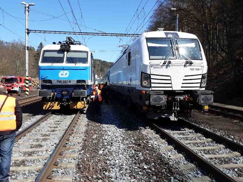 Hasiče na Šumpersku zaměstnal požár lokomotivy i rodinného domu