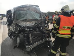 Tragická nehoda zastavila provoz na Pražském okruhu u Jesenice