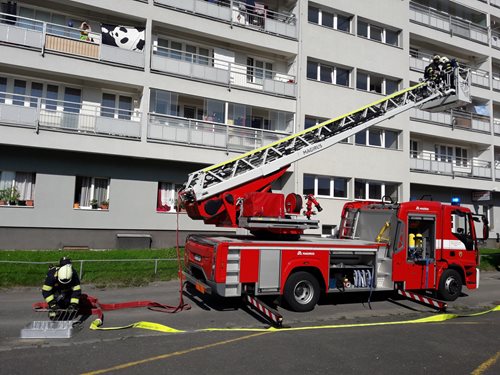 Nejvyšší budova Dobříše byla předmětem cvičení hasičů