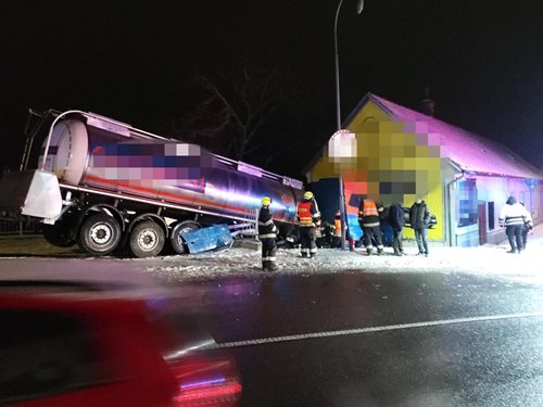 Dvacet nehod v kraji, nepříznivé počasí komplikovalo dopravu