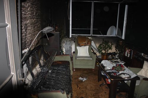 Škoda po večerním požáru bytu v Týně nad Vltavou šla do statisíců