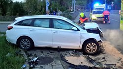 Při nehodě dvou vozů ve Zlíně na Podvesné se zranily tři osoby.