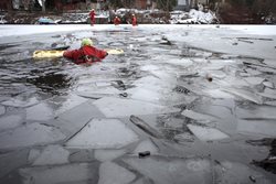 Výcvik hasičů při záchraně osoby z vody