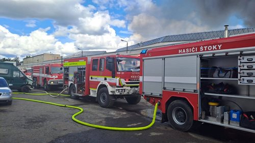 Obří požár haly na Vysočině. Škoda se vyšplhala na 350 milionů korun