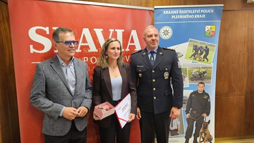Tříletý chlapec se vydal sám k nádraží. Všímavá žena zabránila možnému neštěstí