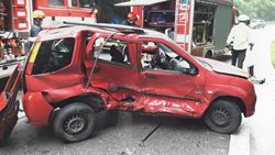 Během pondělních dopravních nehod se zranilo 13 osob