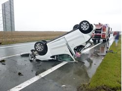 Nehoda osobního auta u Pohořelic při které se zranili dospělí i děti