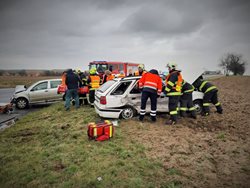 K nehodě na kolínské silnici u Vrbčan letěl vrtulník