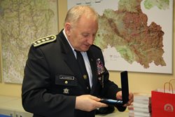 Hasiči předali medaili HZS LK starostovi SH ČMS Janu Slámečkovi