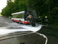 Autobus za jízdy zachvátily plameny