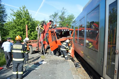 Střet kladovky s vlakem na Vsetínsku