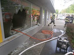 Požár ve Stodůlkách zničil oční optiku, na místě zasahovaly tři jednotky