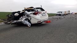Tragicky skončil střet hned několika vozidel na silnici I/37 u Medlešic