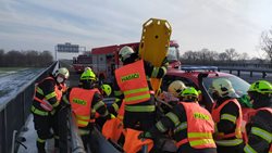 Nová rychlostní komunikace svědkem požáru i dopravní nehody