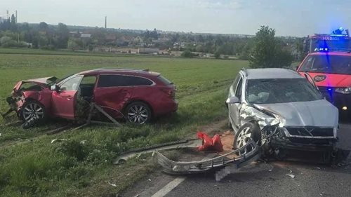 Srážka vozidel ochromila provoz na silnici