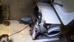 Požár automatické pračky v koupelně 