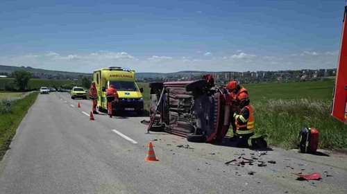 Sobotu poznamenala série nehod. Hasiči zasahovali téměř u desítky událostí