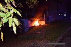 Čtyři jednotky hasičů likvidovaly požár rozvodny elektrického proudu u rodinného domu