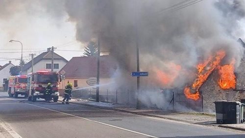 Požár rodinného domu způsobil rozsáhlé škody
