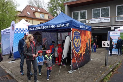 Hasiči pomáhali otevřít brány dětského dopravního hřiště v Liberci