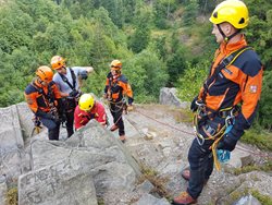 Hasiči trénovali ve skalách záchranu turistů