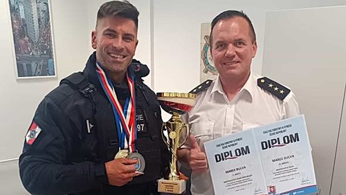 Ve službě chrání řidiče, ve volném čase poráží konkurenci. Policista z Liberce je mistrem České republiky