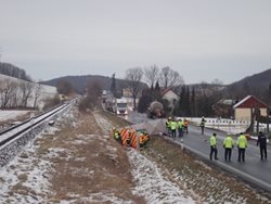 Hasiči vyprošťovali dvě osoby u tragické nehody na Bruntálsku