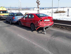V Třebíči se střela tři osobní vozidla, nehoda si vyžádala jedno zranění