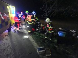 Náročné vyproštění zraněného řidiče u obce Šelešovice