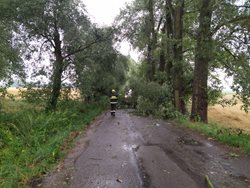Po bouřce čerpali hasiči vodu v obcích na Hradecku