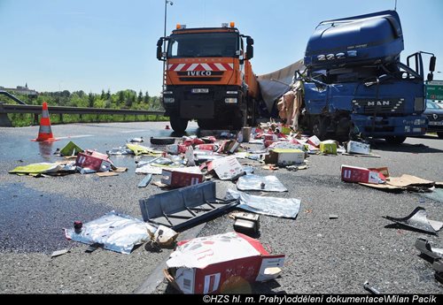 Kamion narazil do pojízdného dopravního značení na Pražském okruhu