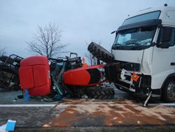 Silně frekventovanou silnici u Třeboně zablokovala na několik hodin nehoda