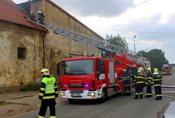 Zásah a podmínky na místě mimořádné události zlepšuje hasičům už pátým rokem technika pořízená ze strukturálních fondů Evropské unie