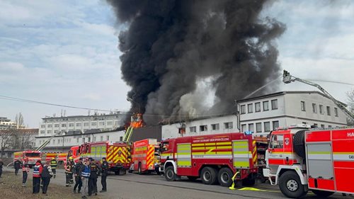 Požár ubytovny zaměstnal desítky zasahujících