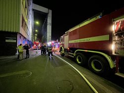 Požár vzduchotechniky ve výrobním areálu v Praze 10 likvidovaly profesionální i dobrovolné jednotky