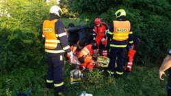 Zraněného řidiče transportoval vrtulník do nemocnice