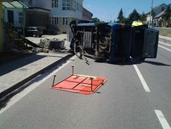 Pří vážné dopravní nehodě dodávky v Náměšti nad Oslavou se zranili tři lidé