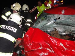 Vážná nehoda zastavila provoz na I/33 u Hradce Králové