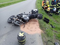 Nehoda motocyklu a osobního auta na Vsetínsku
