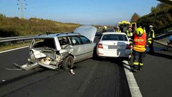 Pět dopravních nehod na D6 v Karlovarském kraji se staly během pondělí