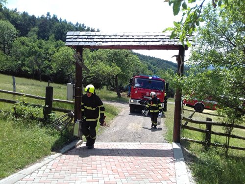 Požár v kuchyni penzionu zjistil jeden z hostů