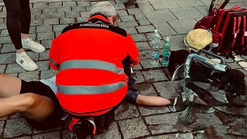 Kolapsy, bezvědomí i desítky ošetřených. Půlmaraton v Olomouci zaměstnal záchranáře