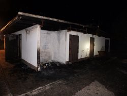 Ve vrchlabském kempu hořel přístřešek se sociálním zařízením