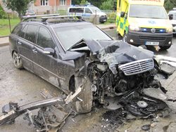 Pět osob skončilo po nehodě dvou aut v nemocnici