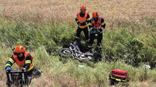 Tragická nehoda motorkáře. Přes dlouhou resuscitaci se mladého muže nepodařilo zachránit